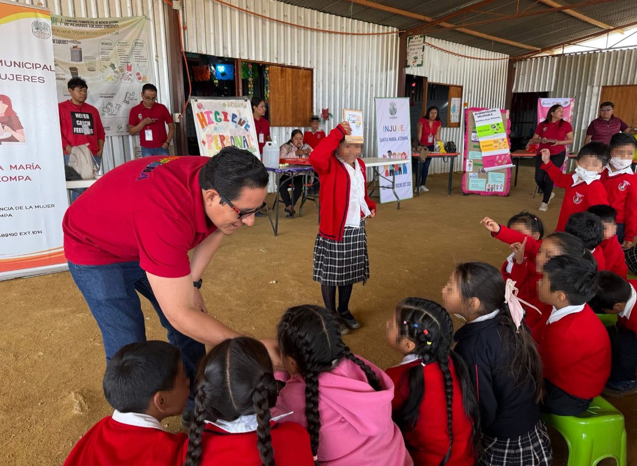 Visita a la Escuela Primaria Macedonio Alcalá.