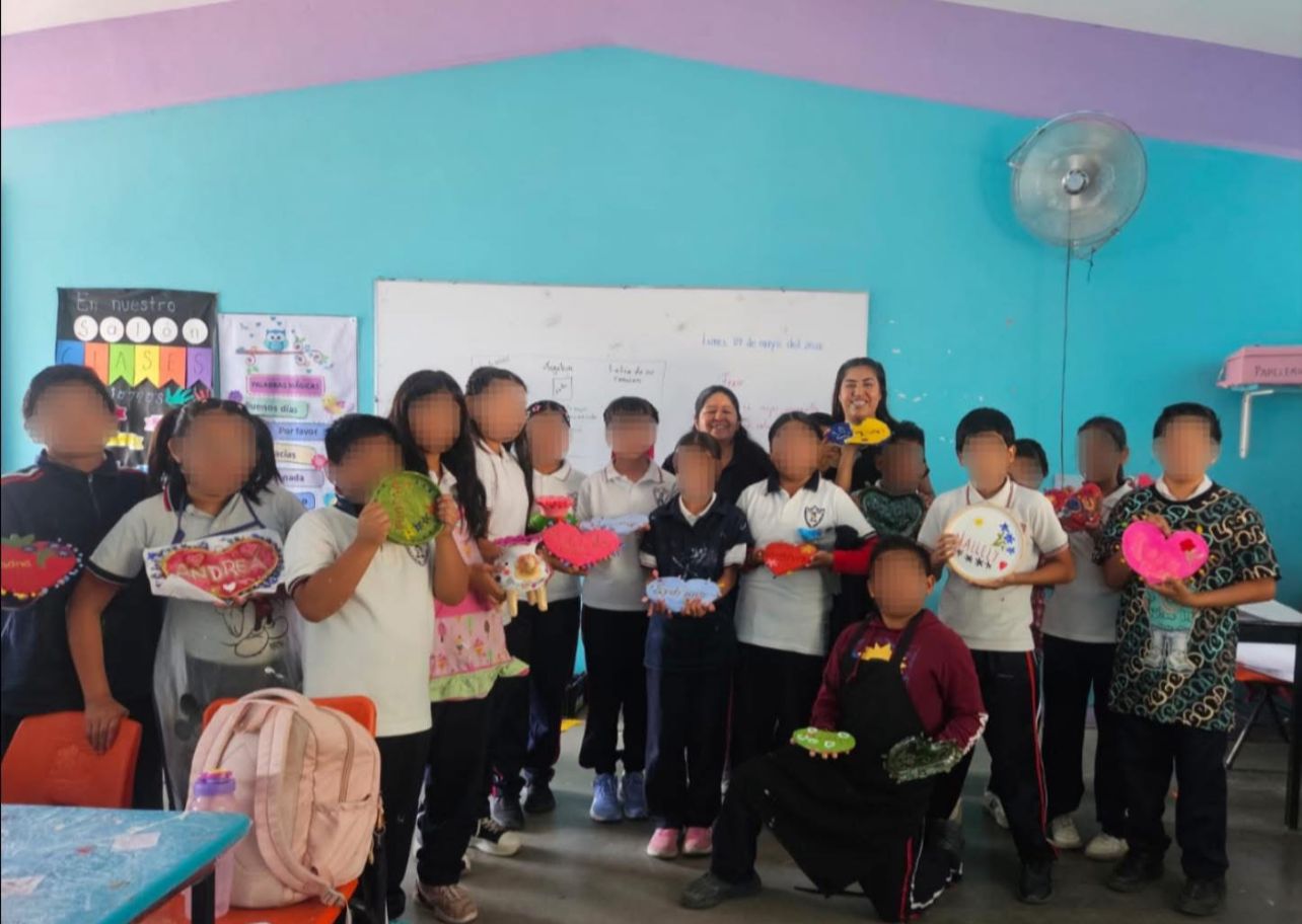 Taller realizado con motivo del Día de las Madres en la Escuela “Lázaro Cárdenas”.